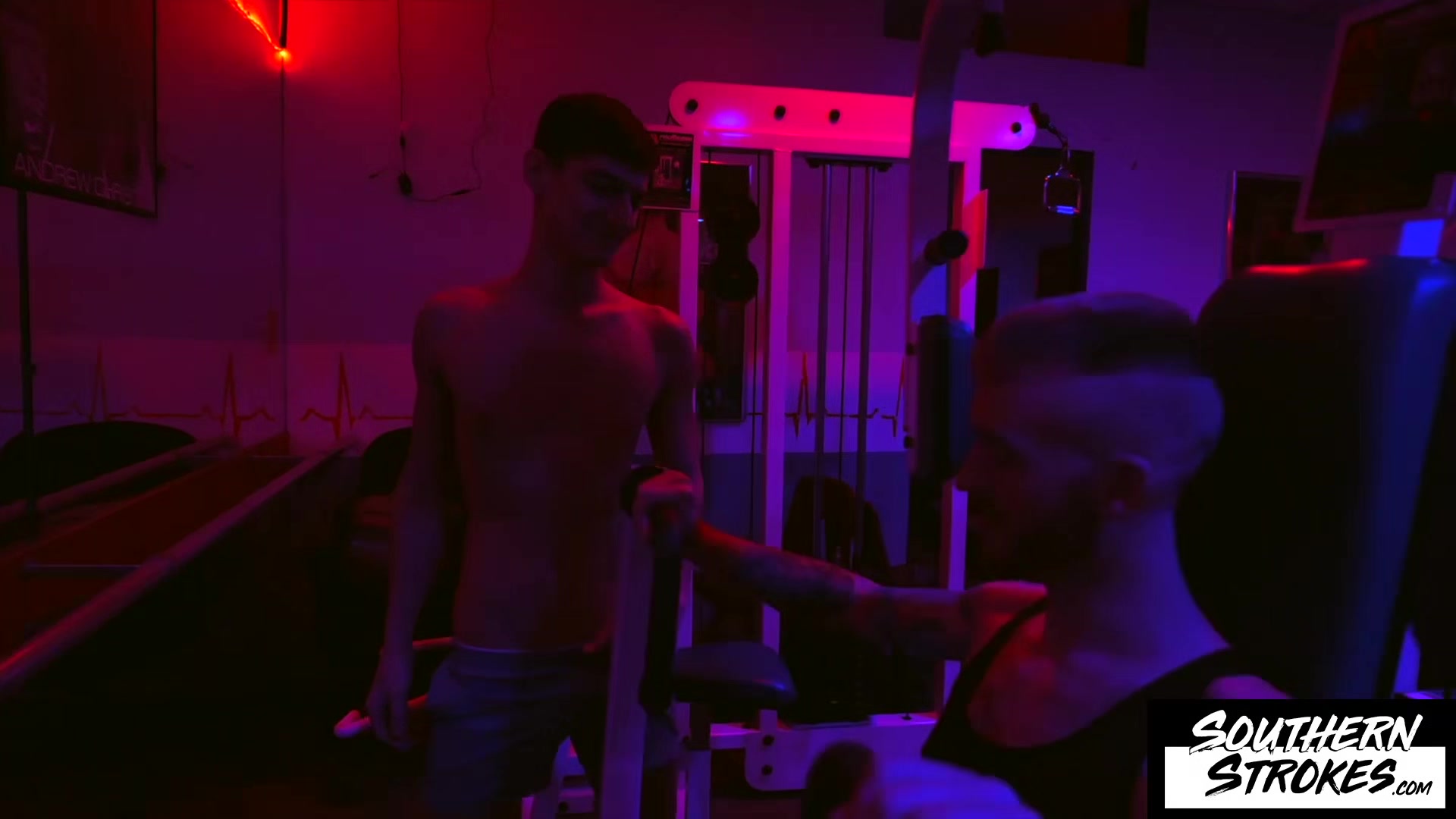 SOUTHERNSTROKES Tattooed Blond Declan Moore Barebacked By Aiden Ward