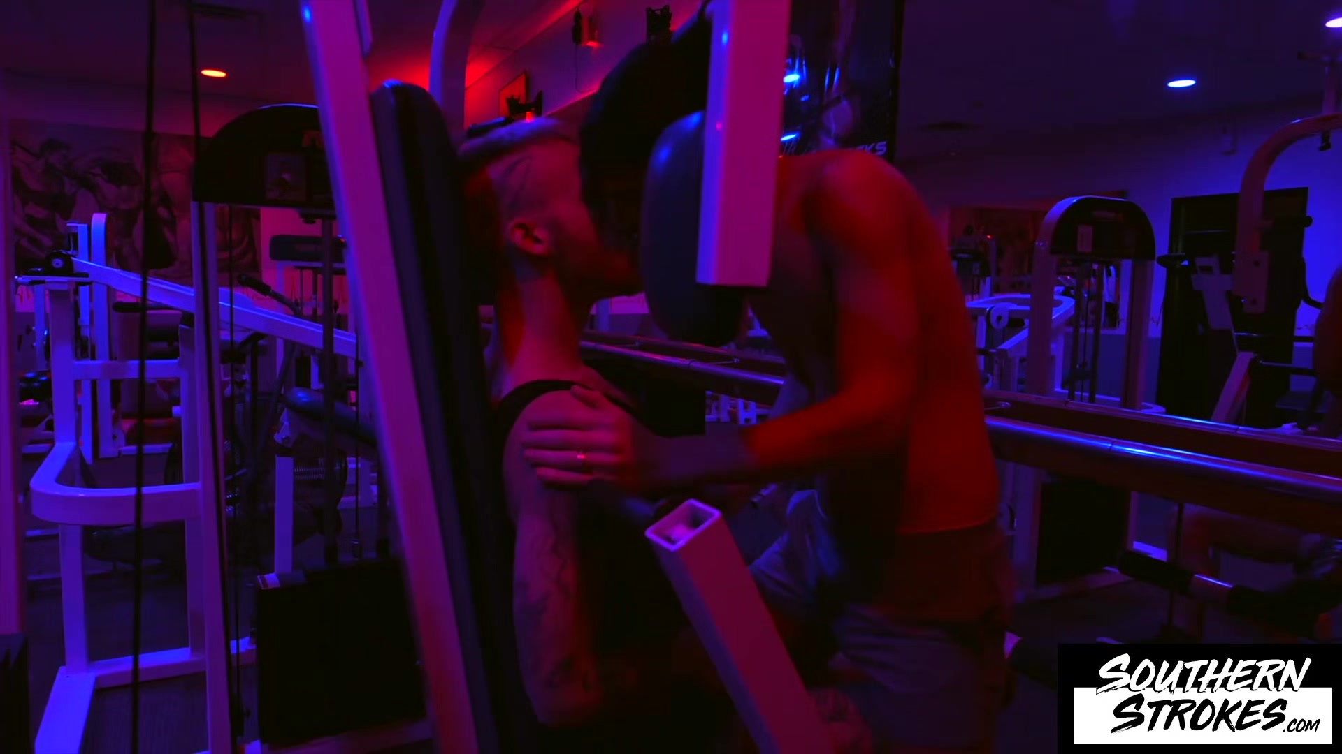 SOUTHERNSTROKES Tattooed Blond Declan Moore Barebacked By Aiden Ward