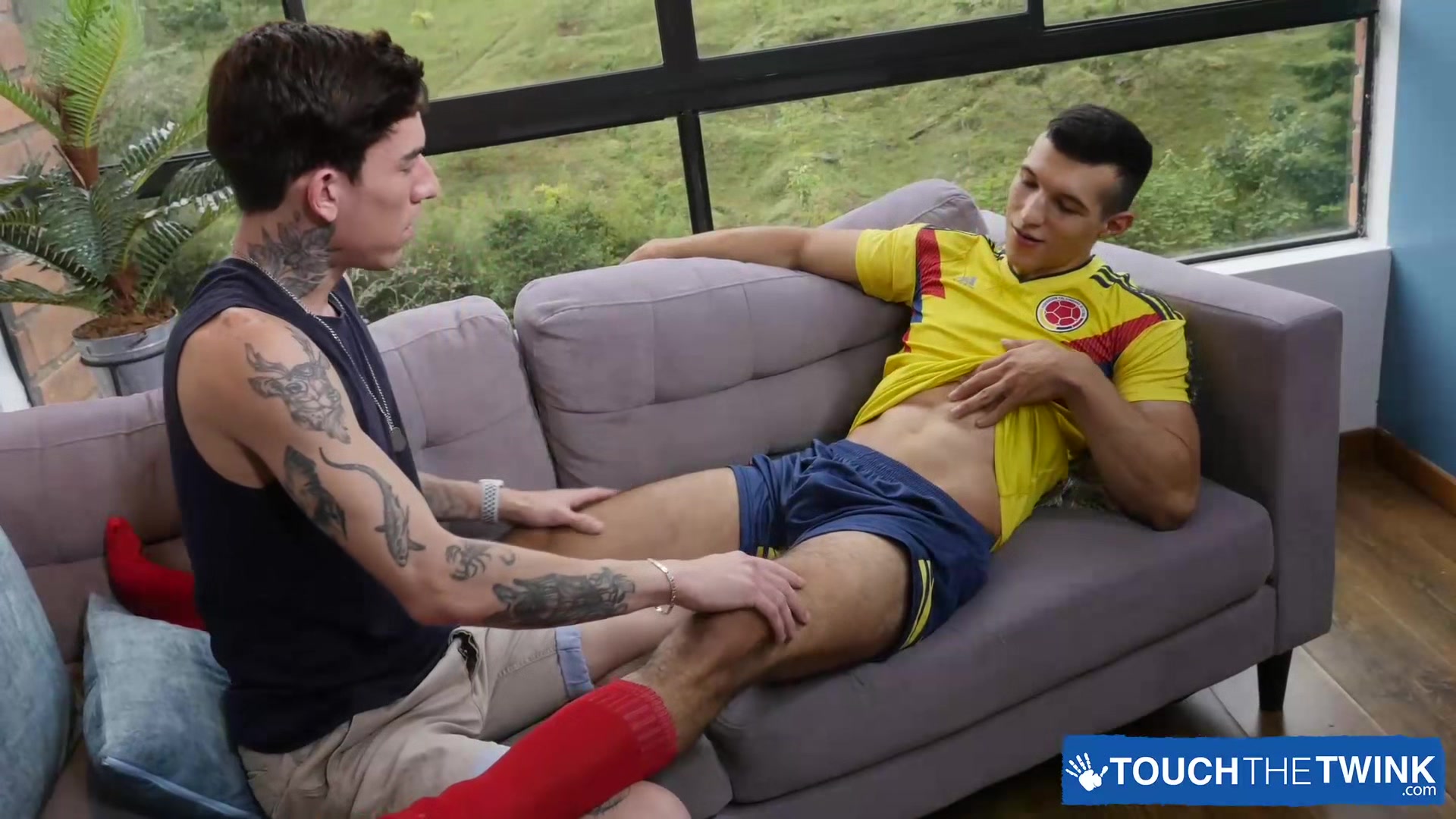 Muscular Jhon Bianco Can't Resist From Roman Capellini Cock Massage