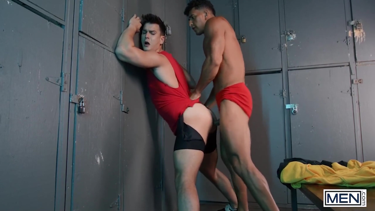 Men - Straight Guy Kenzo Alvarez Cant Believe He Gets Turned On By The Fully Naked Body Of Mister Deep Voice
