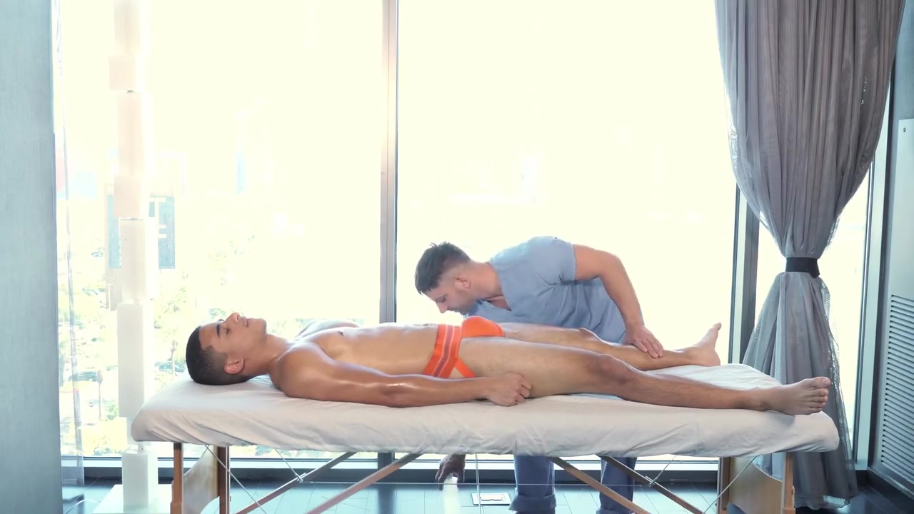 Therapist Massages Clients Starfish With His Fat Cock