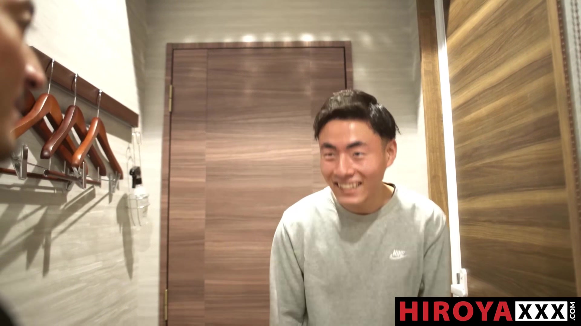 Hung Hiroya Blows Ko Dick Before Bareback Session