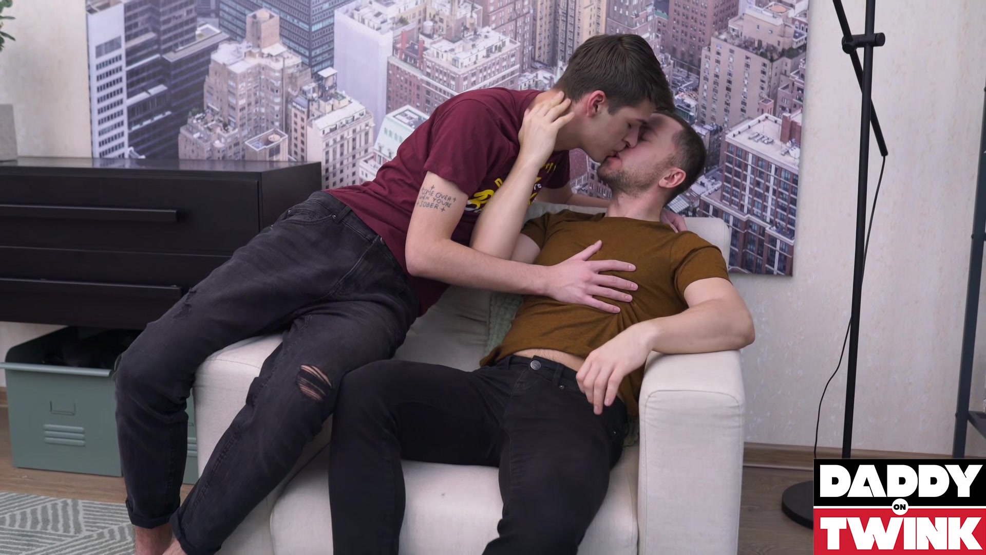 DADDYONTWINK Hot Bottom Chris Palmer Barebacked By Dan Digiron
