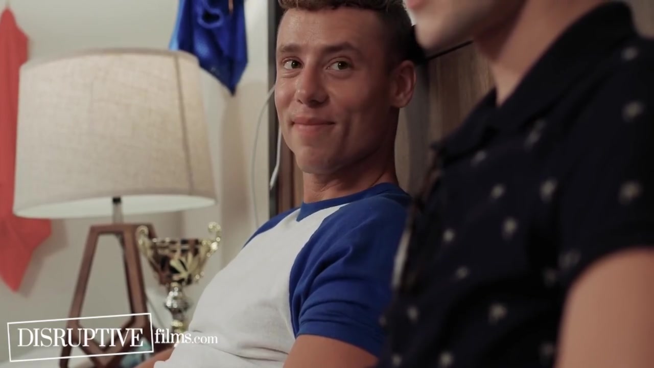 Closeted Jock Seduces Nerdy Twink During Study Session