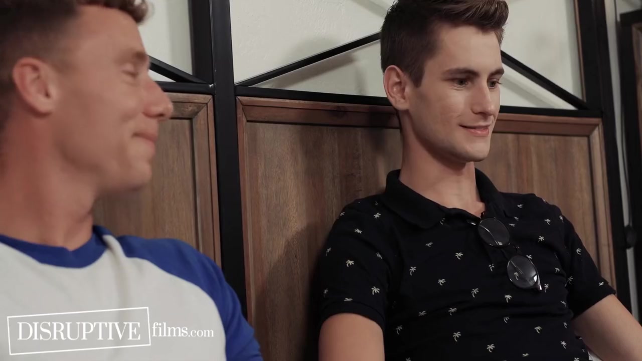 Closeted Jock Seduces Nerdy Twink During Study Session