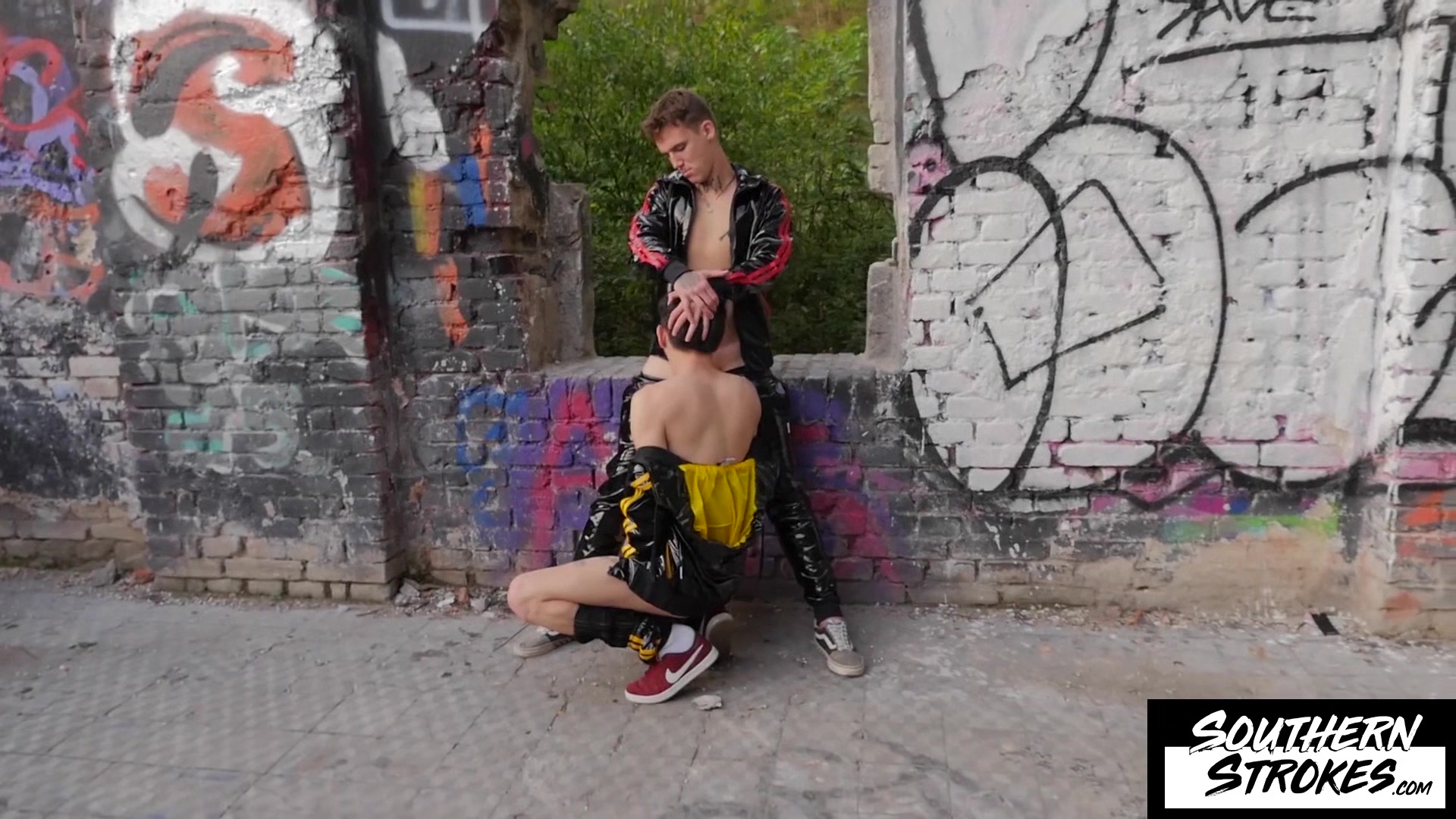 SOUTHERNSTROKES Roman Capellini Gets Outdoor Fucked From Kaleb Cross