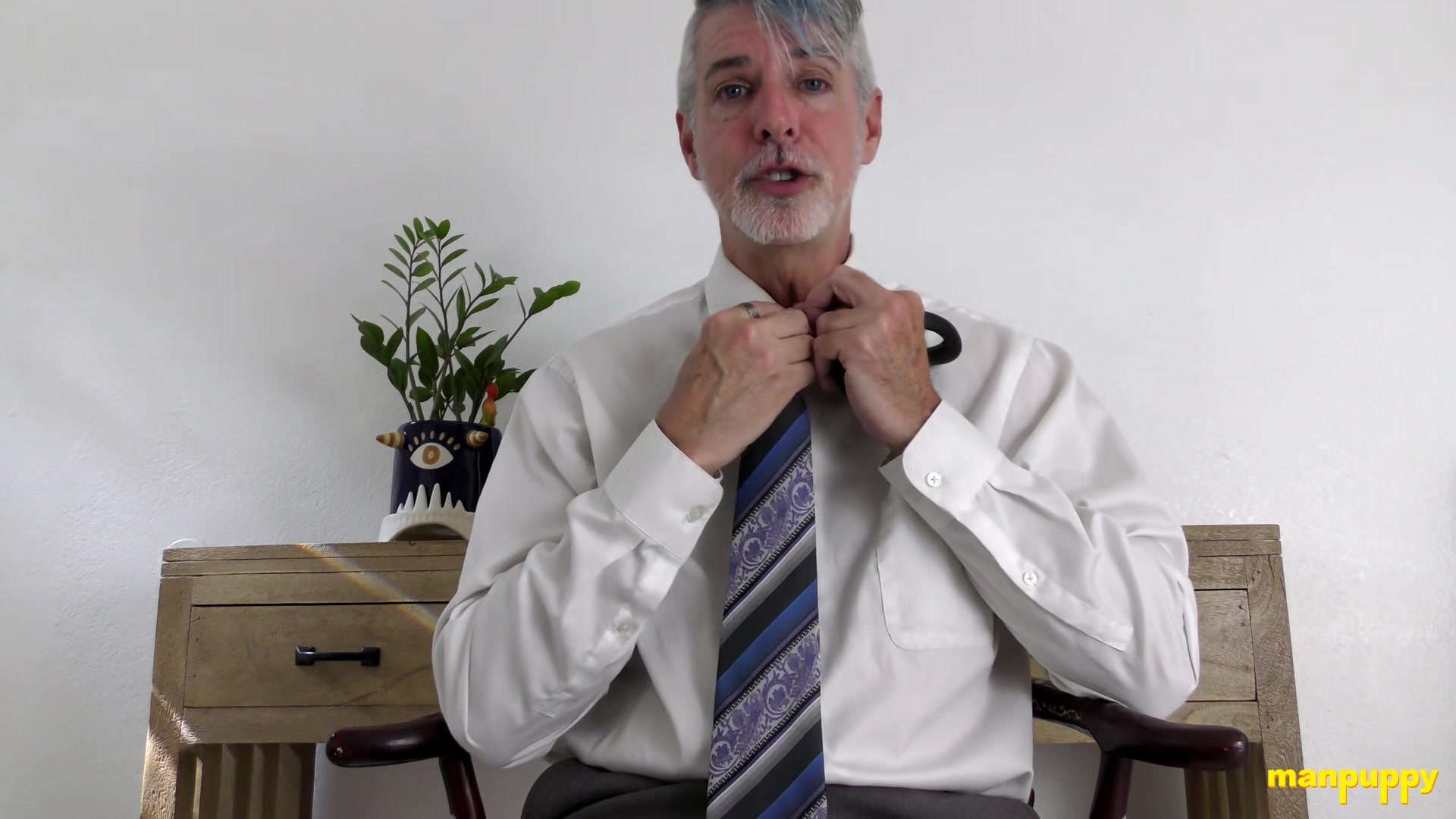 ManPuppy: Horny Daddy Richard Lennox Tries On Sex Toy For His Fans