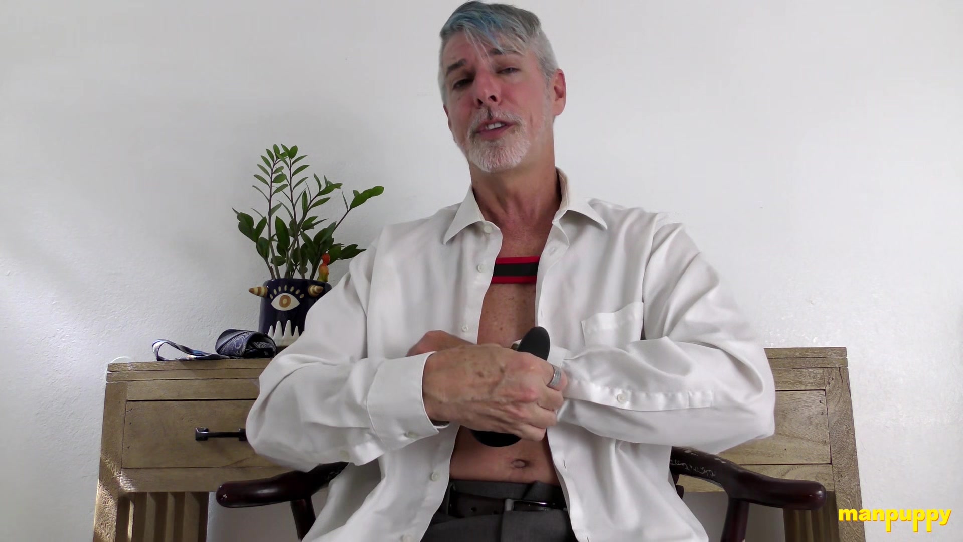 ManPuppy: Horny Daddy Richard Lennox Tries On Sex Toy For His Fans