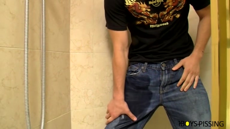 BoyPissing: Hot Jimmy Roman Strokes And Soaks Himself In The Steamy Shower