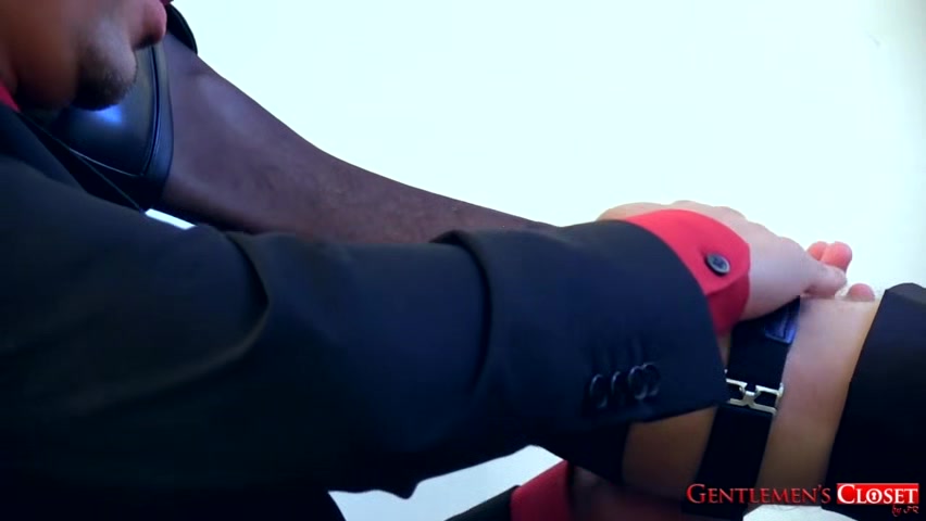 GentlemensCloset: Sexy Studs Levi and Fernandos Steamy Pre Show Raw Encounter