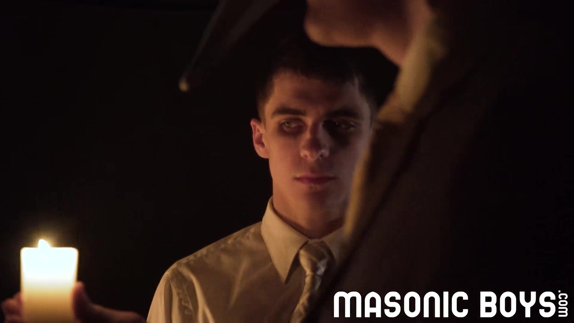 MasonicBoys - Innocent Maxx Monroe is seduced by suited DILF