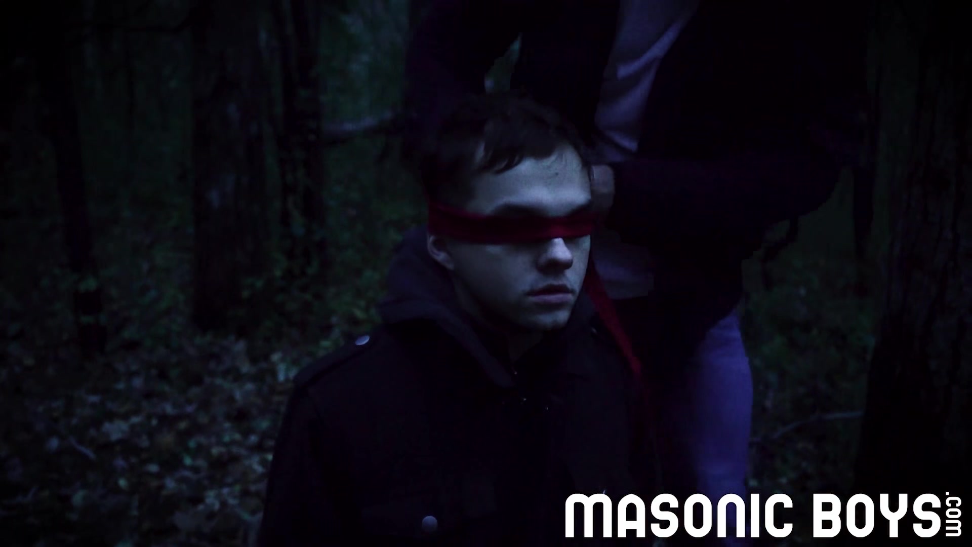 MasonicBoys - Innocent Maxx Monroe is seduced by suited DILF