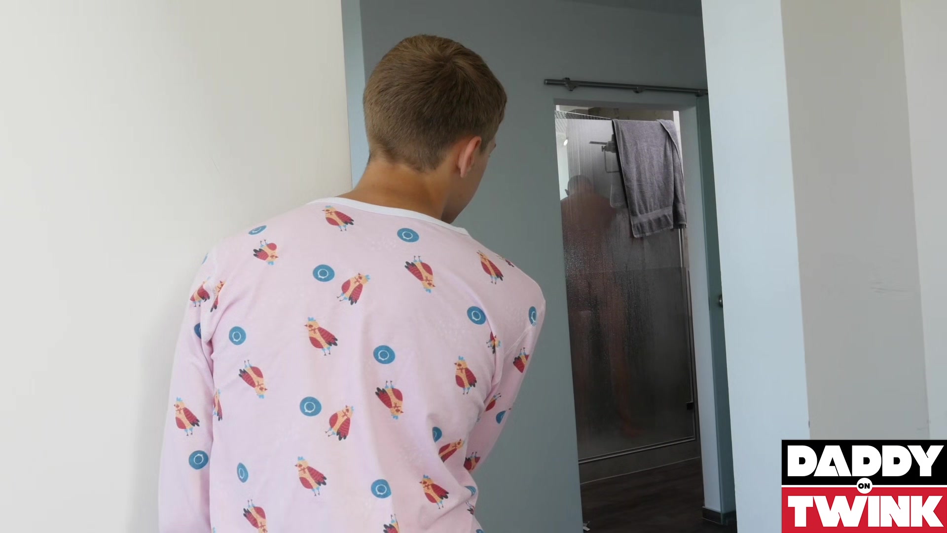 DADDYONTWINK Cris Denny Gives Timmy Cole Satisfying Bareback