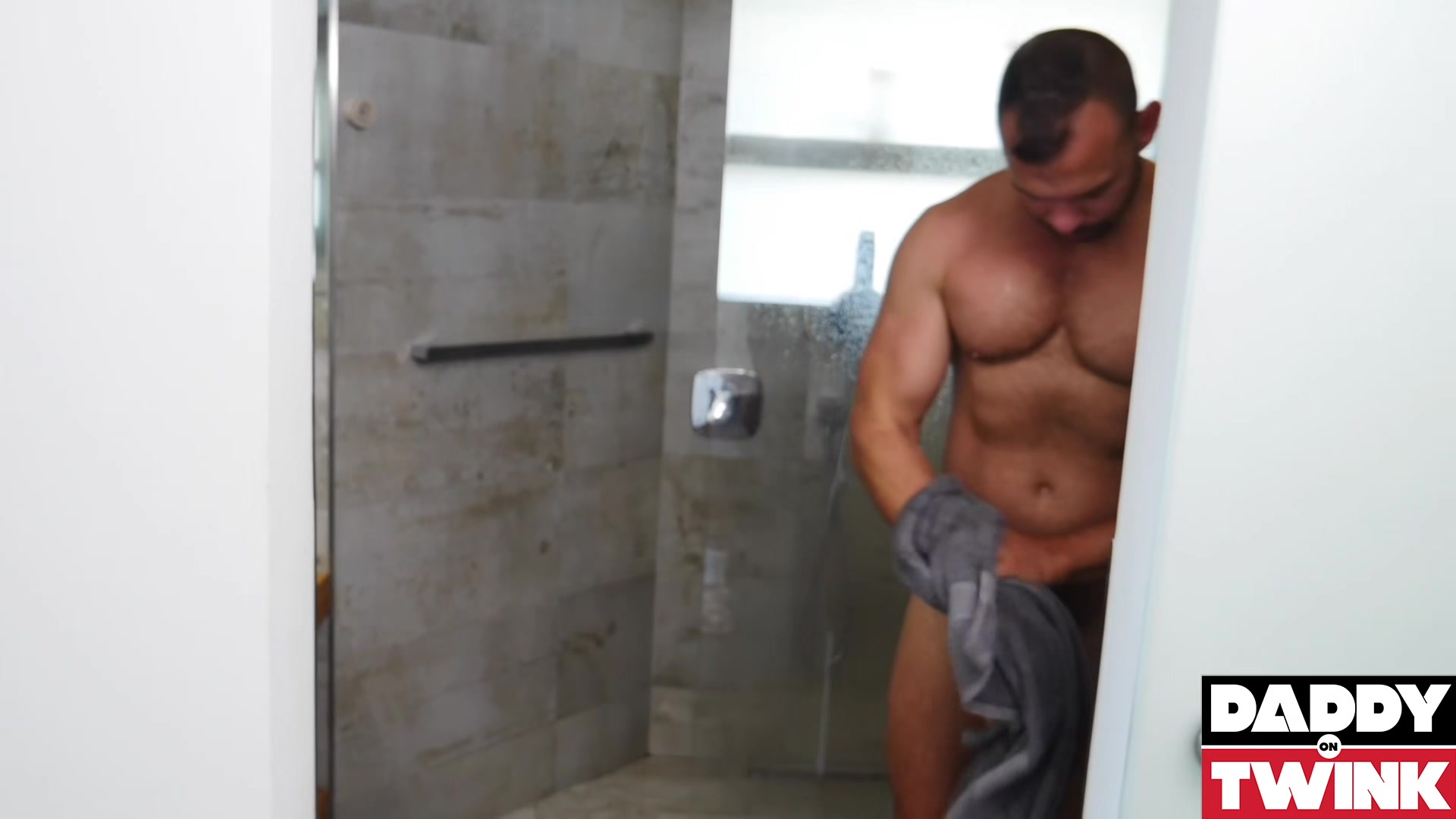 DADDYONTWINK Cris Denny Gives Timmy Cole Satisfying Bareback