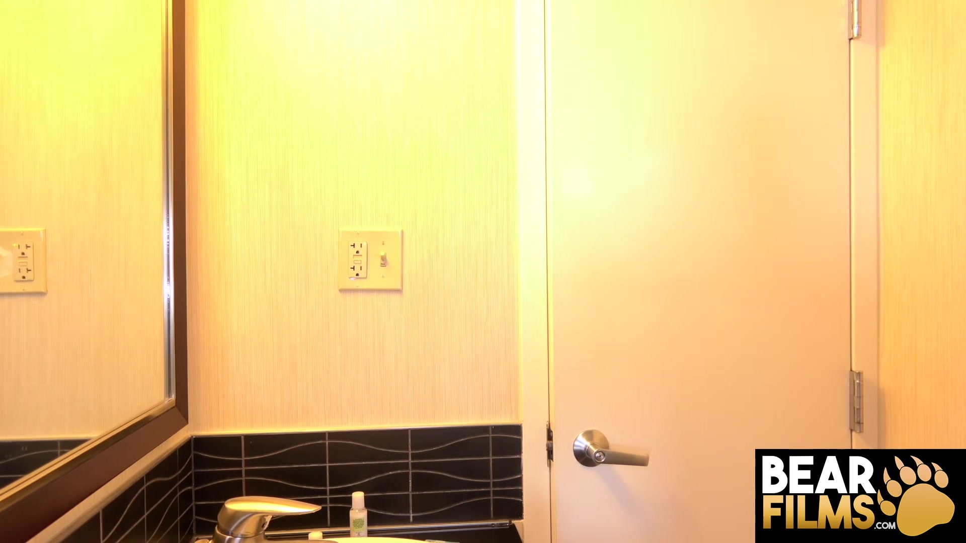 BEARFILMS Bearded Bear Beau Deco Fucked By Nick Maduro