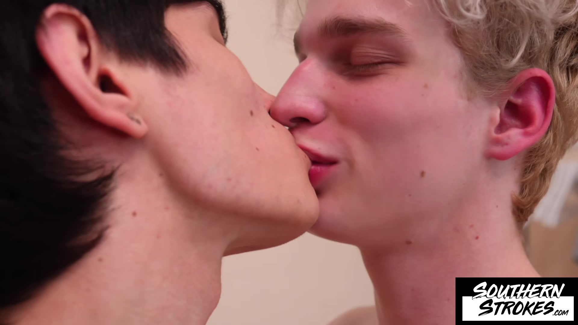 SOUTHERNSTROKES Blond Alex Rose Barebacked By Oliver Wilson