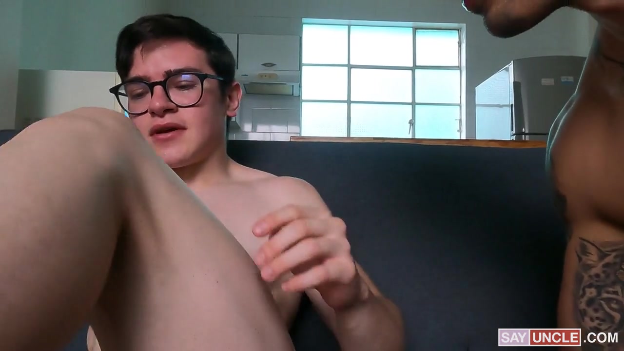 Cock-Sharing Roommates - LatinLeche