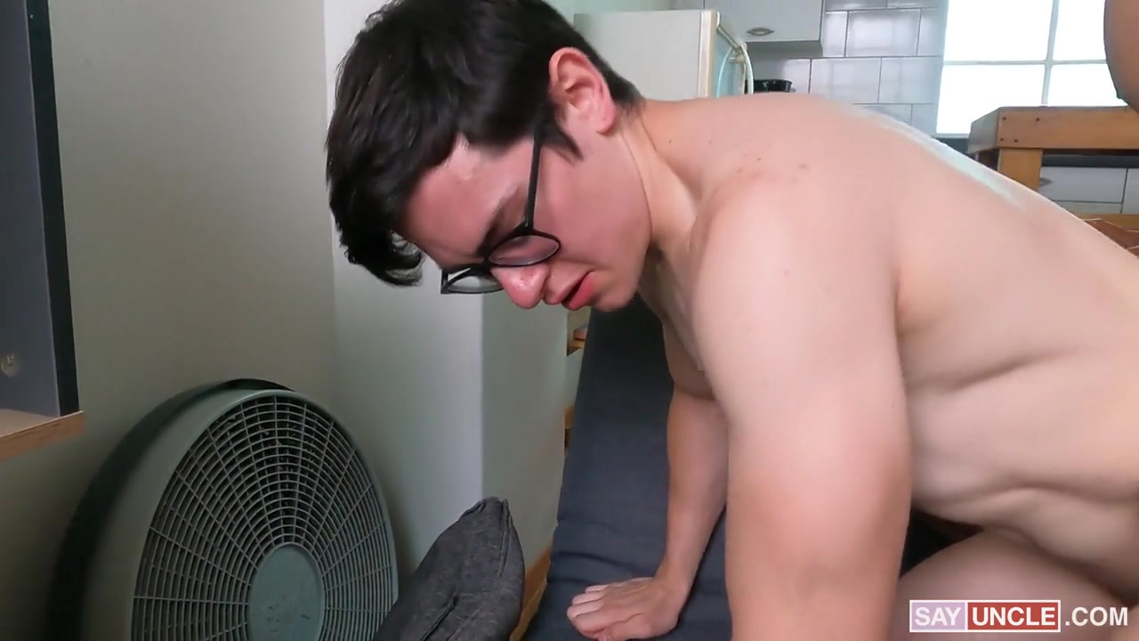 Cock-Sharing Roommates - LatinLeche