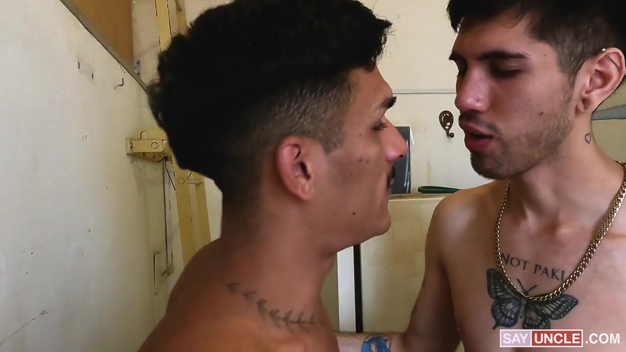 Are Their Cocks Similar? - LatinLeche