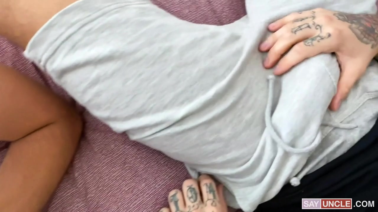 Twink's First Kinky Experience - LatinLeche