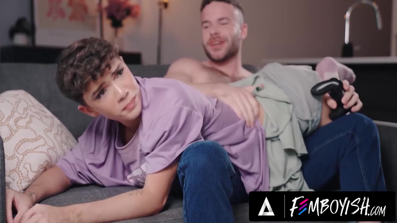 Gamer Fem Twink Sam Ledger Teases Boyfriend Marcus Mcneil To Distract Him From Winning