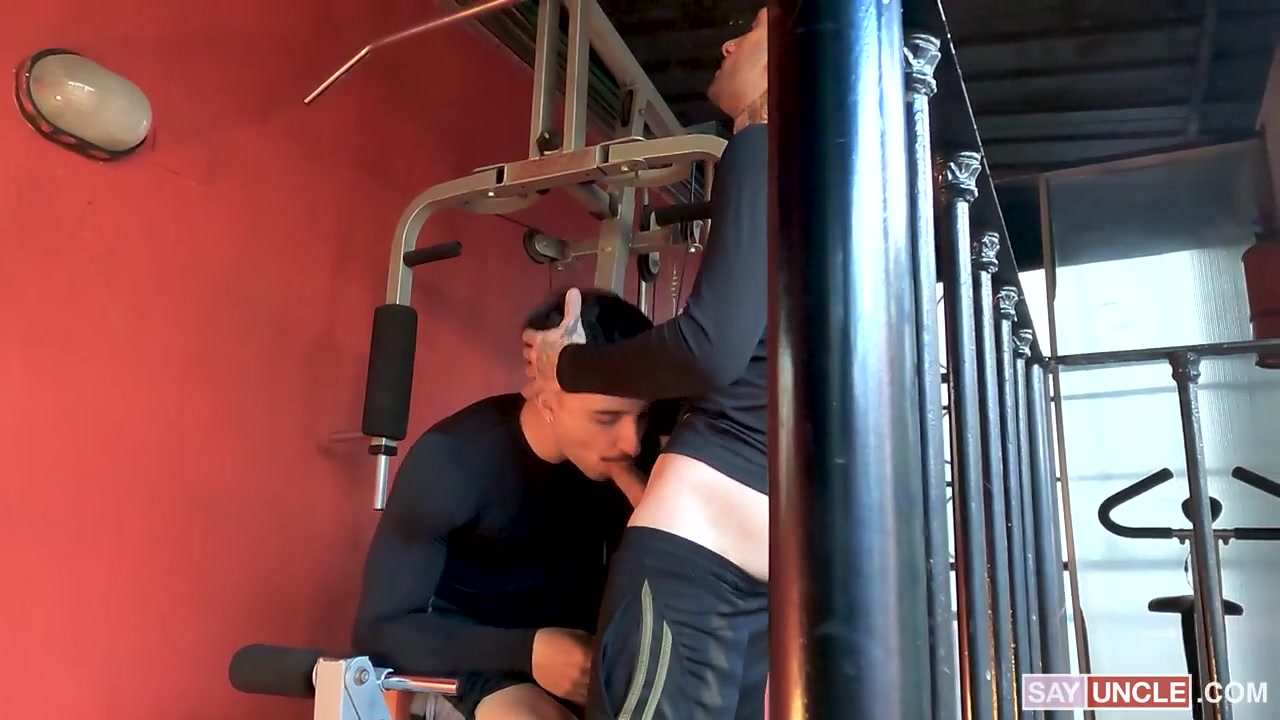 Pair of Hunks Work Out their Dicks Together - LatinLeche