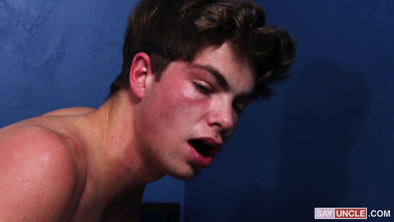 The Perks of Sharing Your Room - BrotherCrush