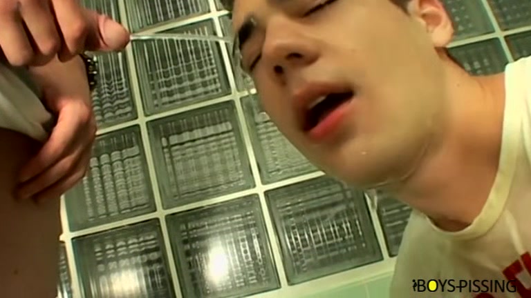 BoyPissing: Desperate Zack Randall Swallows Mike Roberts Piss Then Takes His Cock