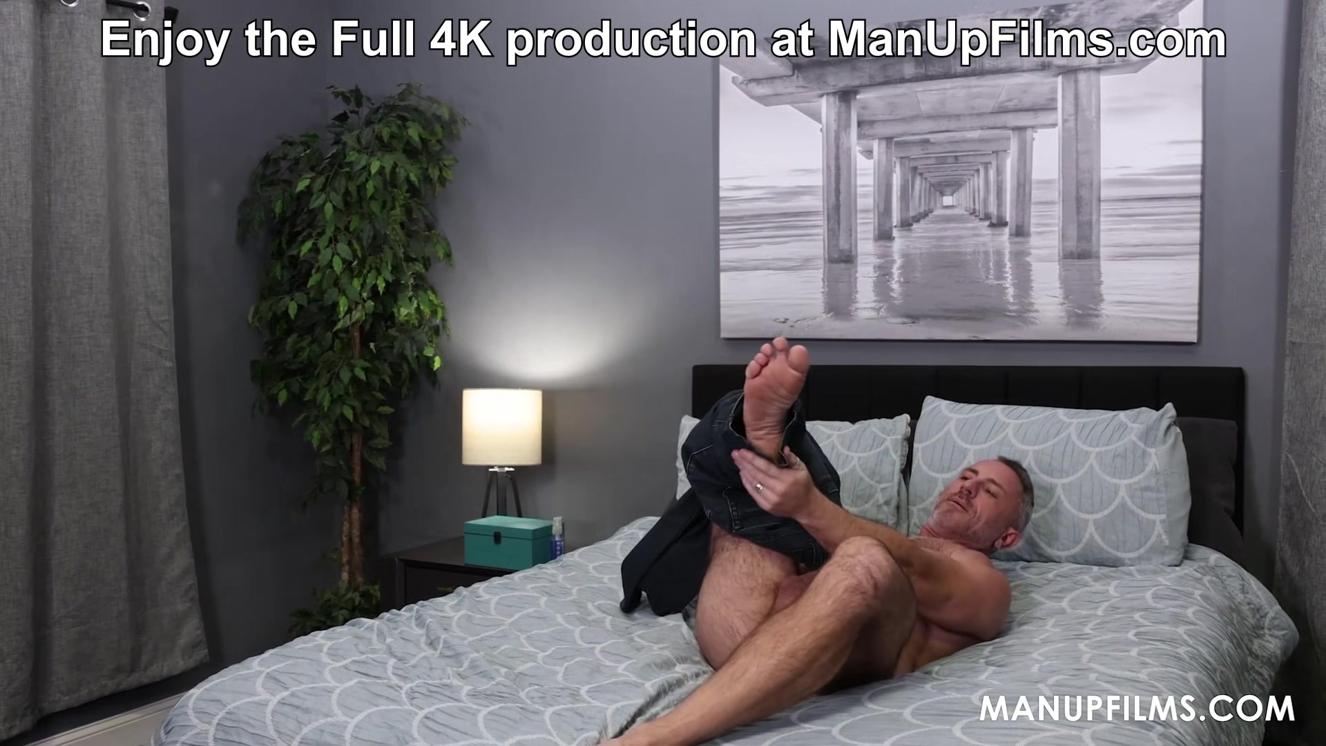 Don’t just Sit there, Help me Out! Aiden Tayler helps Oz Daddy at ManUpFilms