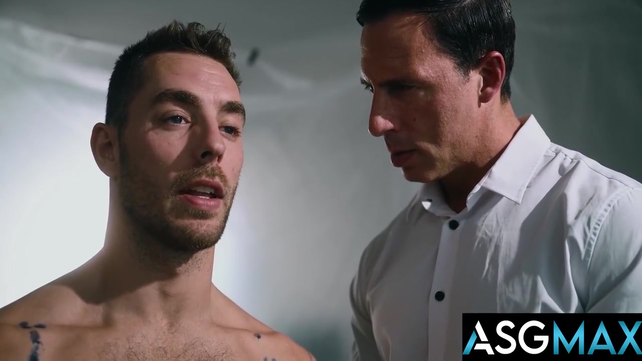 Carter Woods Gives Control To Kinky & Dominant Bdsm Artist