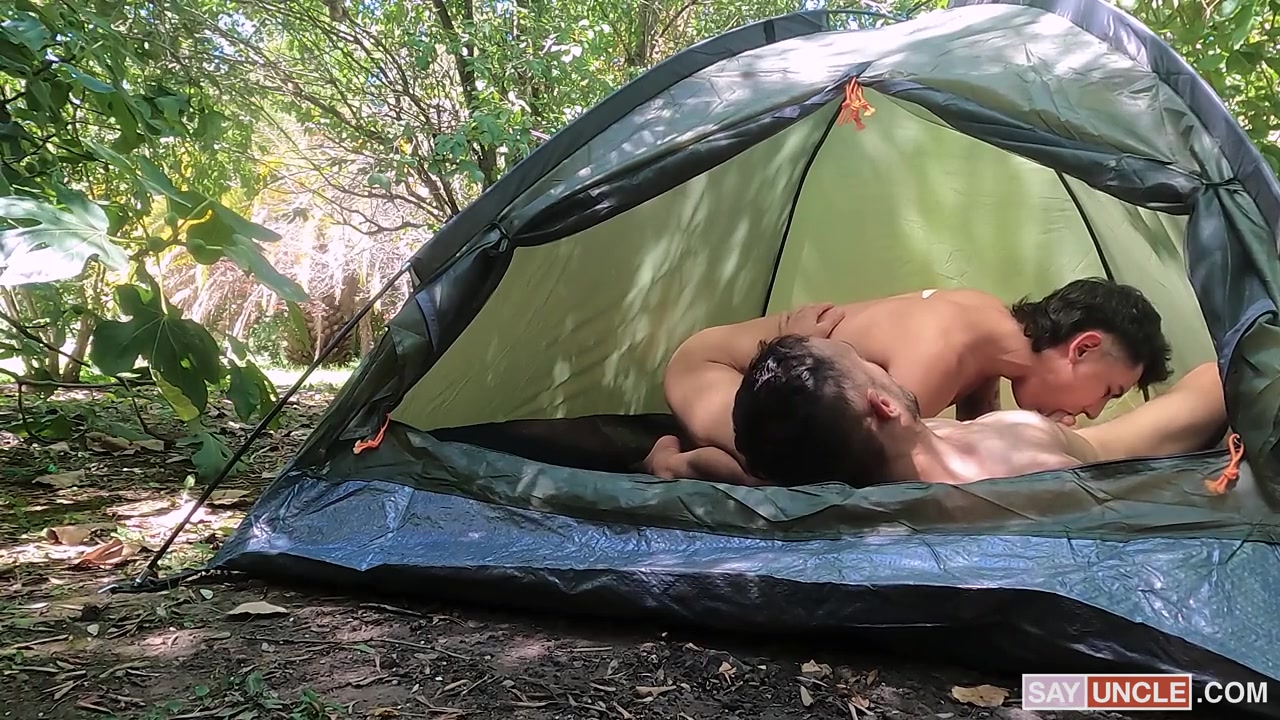 Horny Hiking - LatinLeche