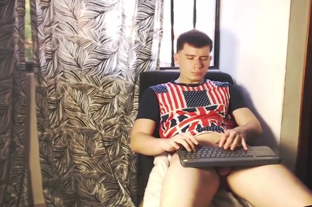 20 Year Old Colombian Guy Undressing Live
