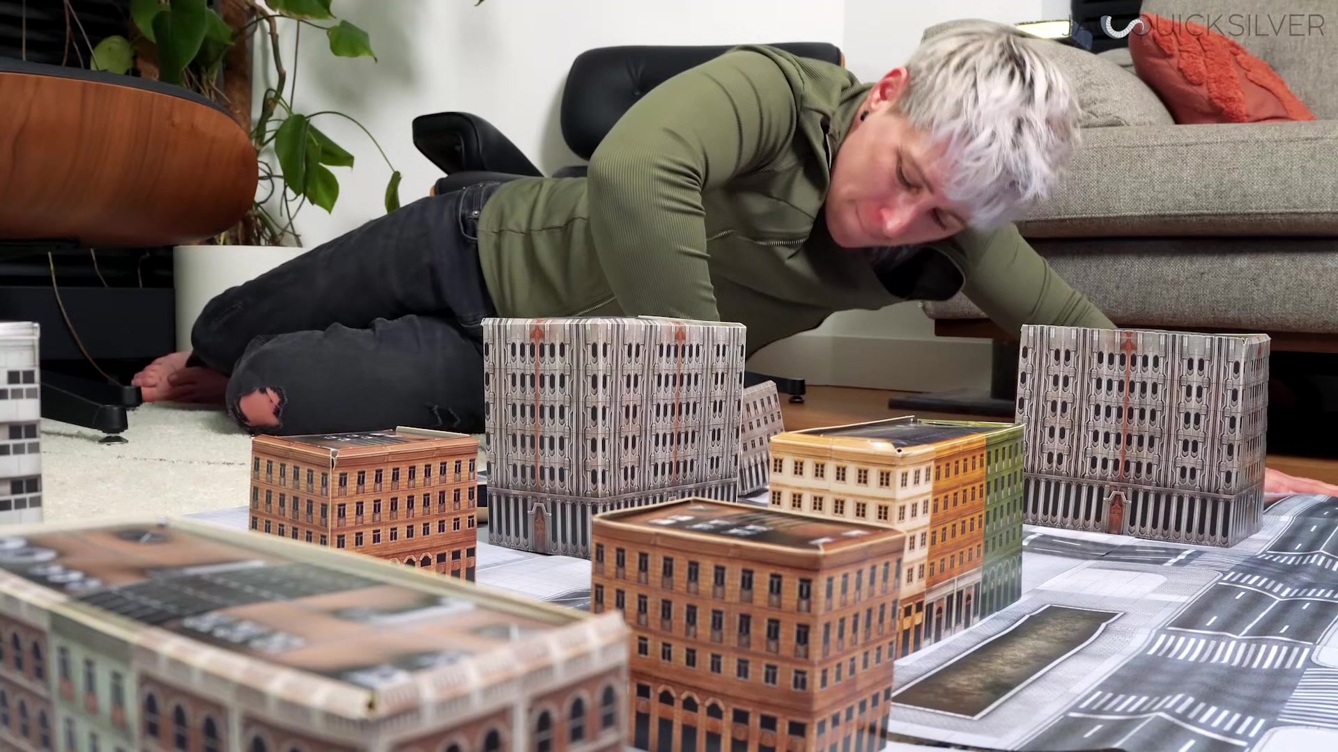 Giant FtM DESTROYS City of Helpless Tinies - Jaq Quicksilver Smashes, Bashes, and Vores Tinies