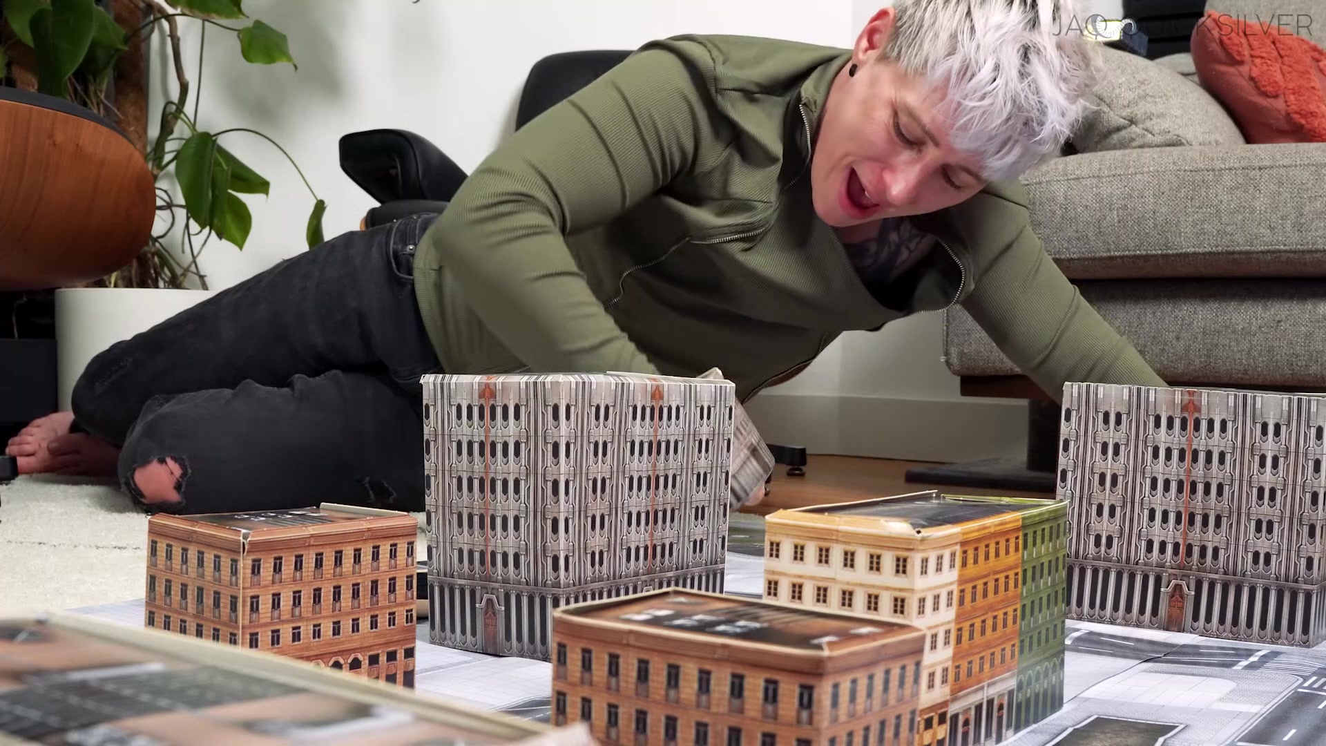 Giant FtM DESTROYS City of Helpless Tinies - Jaq Quicksilver Smashes, Bashes, and Vores Tinies