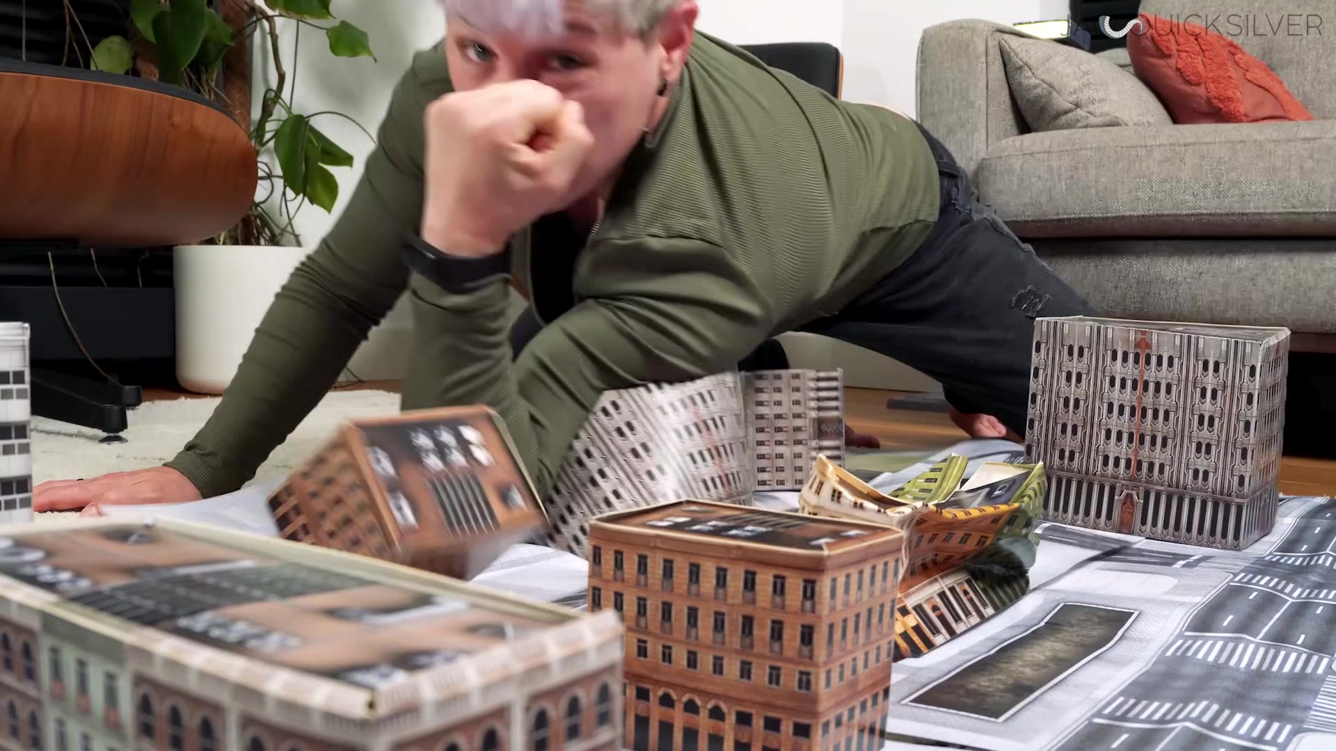 Giant FtM DESTROYS City of Helpless Tinies - Jaq Quicksilver Smashes, Bashes, and Vores Tinies