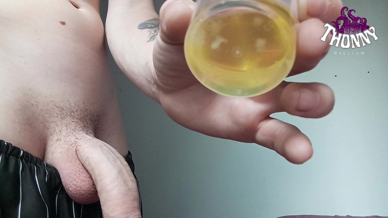 Medico Pervertido Me Faz Urinar E Leitar Em Um Copo - Pissvids