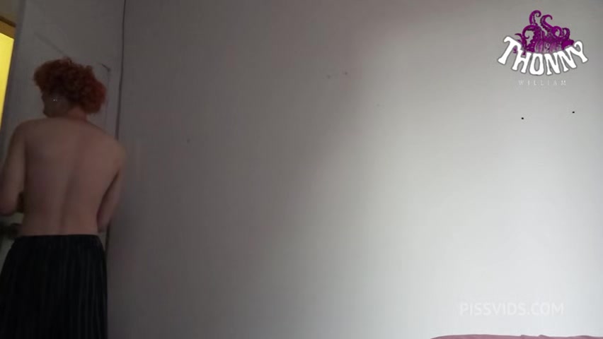 Medico Pervertido Me Faz Urinar E Leitar Em Um Copo - Pissvids