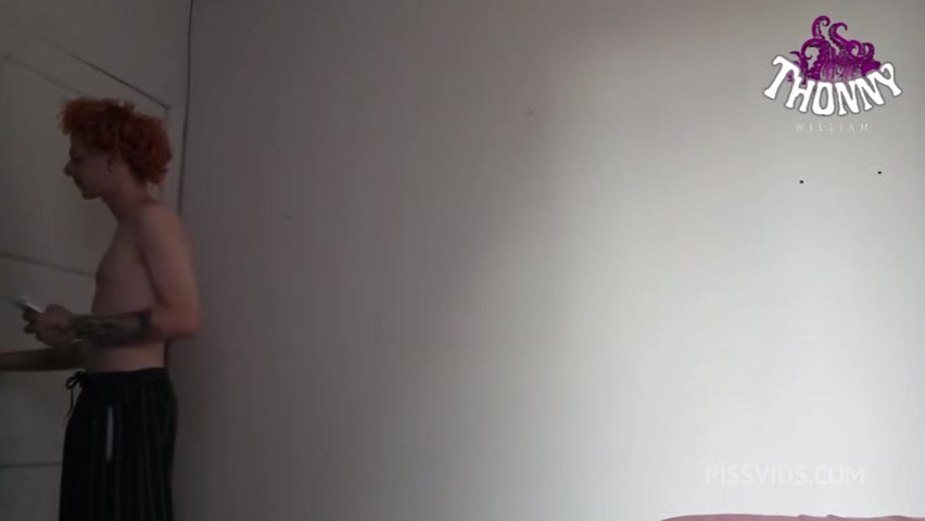 Medico Pervertido Me Faz Urinar E Leitar Em Um Copo - Pissvids