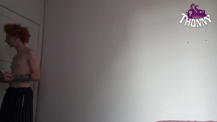 Medico Pervertido Me Faz Urinar E Leitar Em Um Copo - Pissvids