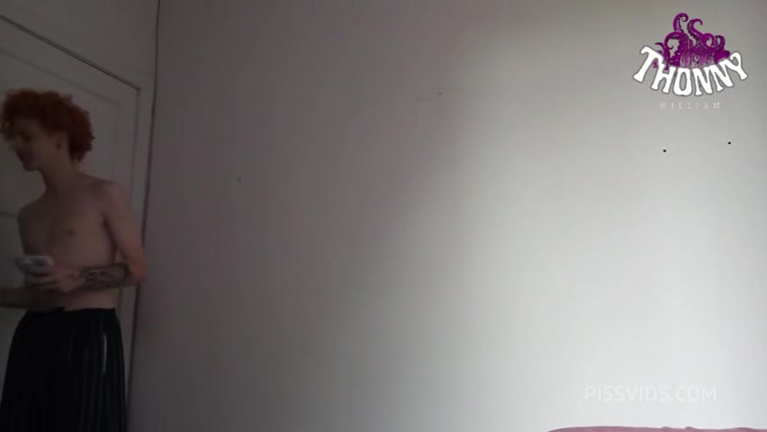 Medico Pervertido Me Faz Urinar E Leitar Em Um Copo - Pissvids
