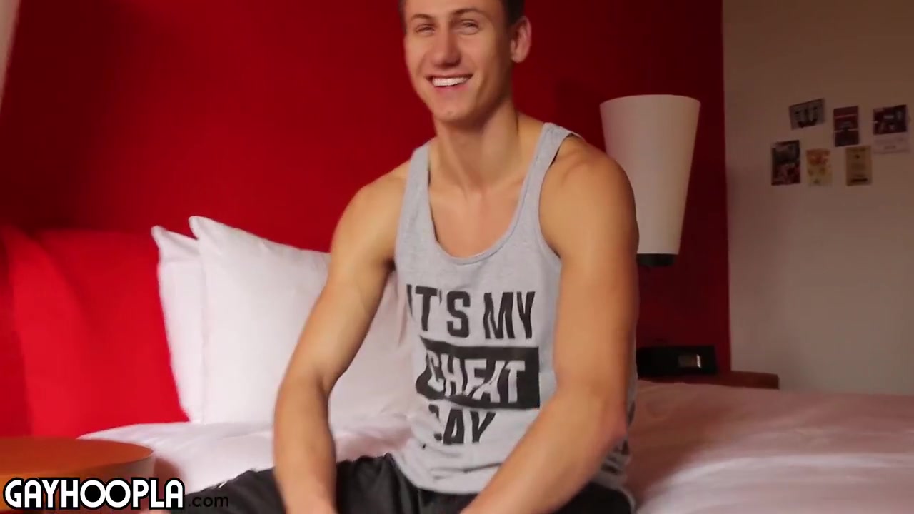 New Fit Uncut College Boy Max Markoff