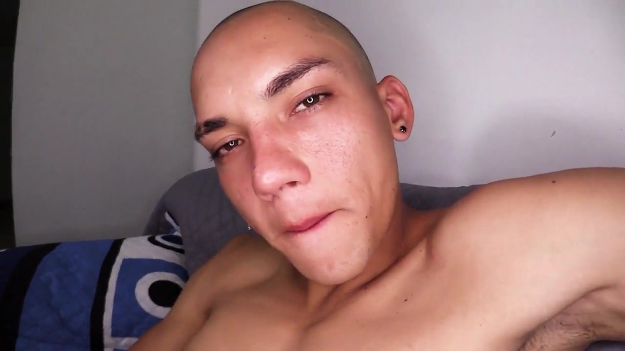 Kayser Magnum Strokes His Magnum Cock - SayUncle