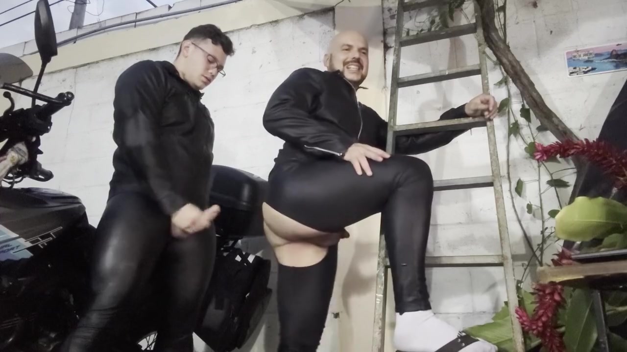 Being So Kinky In Hot Leather In Outdoors On The Bike, With A Masive Creampie