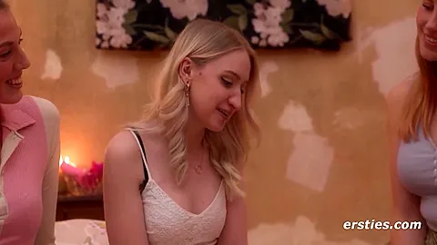 4 Incredible Girls Have Steamy Lesbian Sex Together