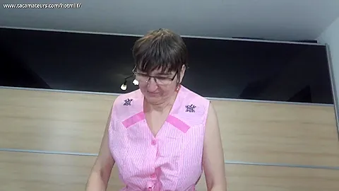 Handjob In A Pink Apron