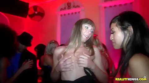 Hot extreme dancing of naughty sweet chicks!