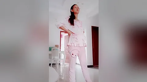 Video of an inexperienced Asian couple shagging in bed, taken from another site.