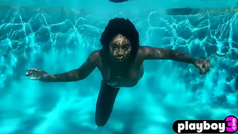 Amazing Black Babe With Nice Ass Played With Herself In