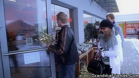 Picked Up Step mommy Gets Banged From Both Sides