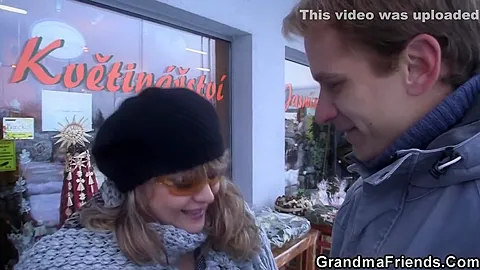 Picked Up Step mommy Gets Banged From Both Sides